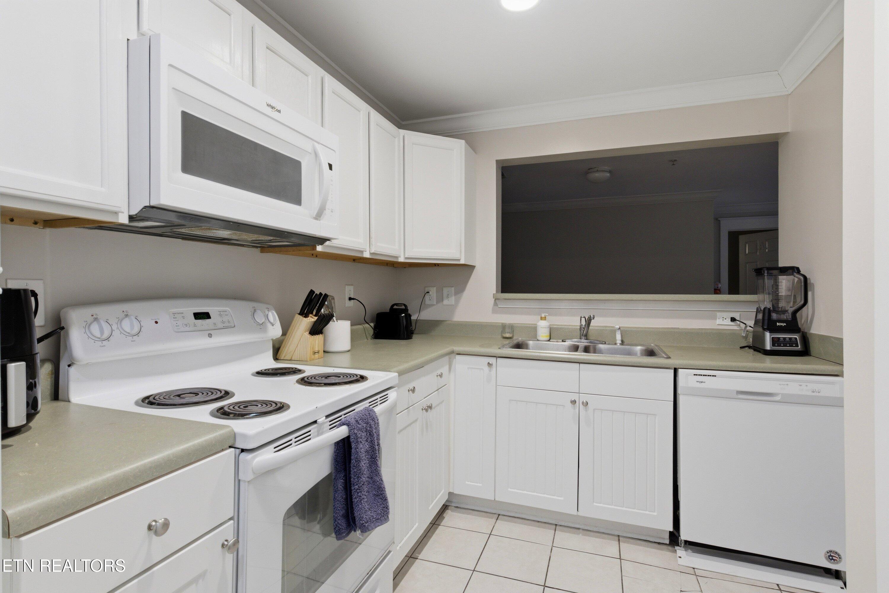 3704 Spruce Ridge Way, Unit 2024 Knoxville, TN 37920 - Photo 2 of 31 Kitchen