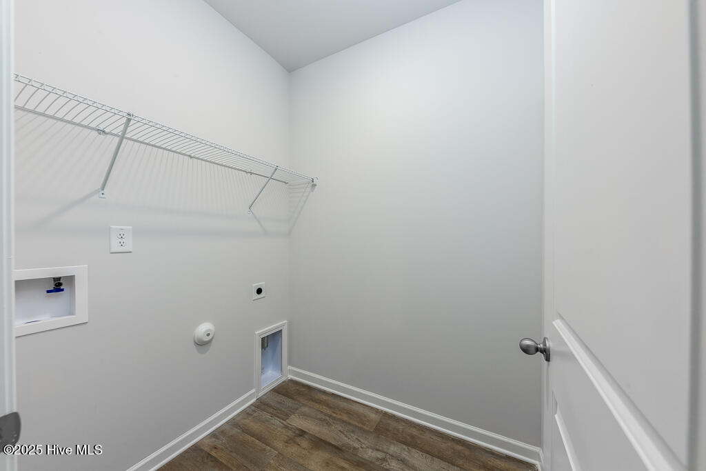419 Frida Road New Bern, NC 28560 - Photo 16 of 31 Laundry room