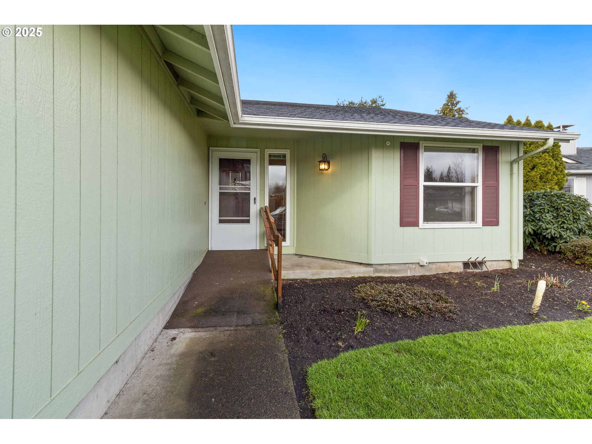 2744 Dayna Lane Eugene, OR 97408 - Photo 3 of 34