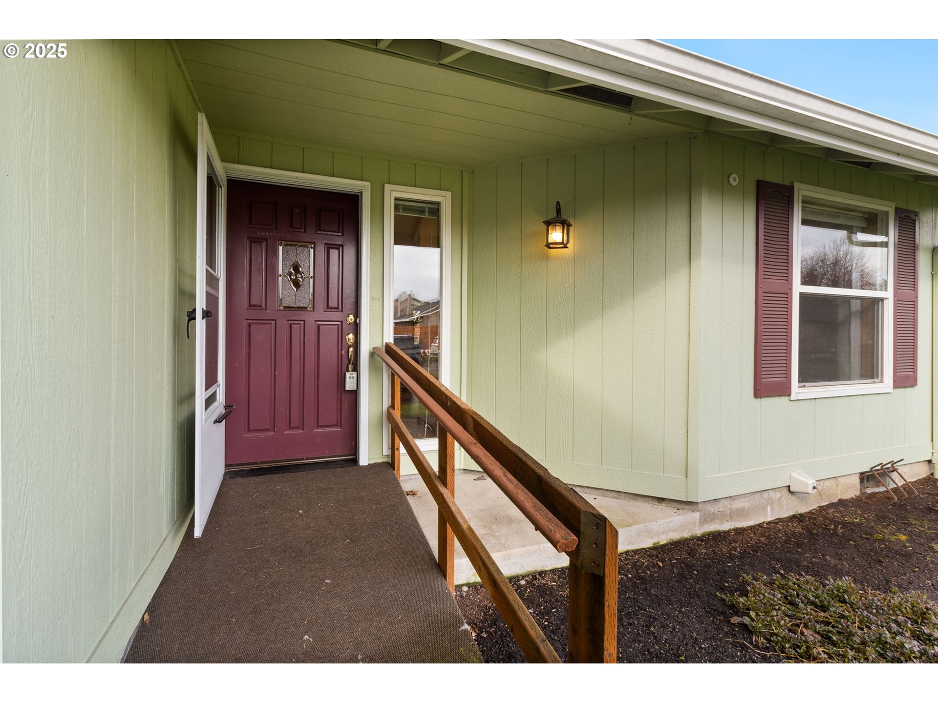 2744 Dayna Lane Eugene, OR 97408 - Photo 4 of 34