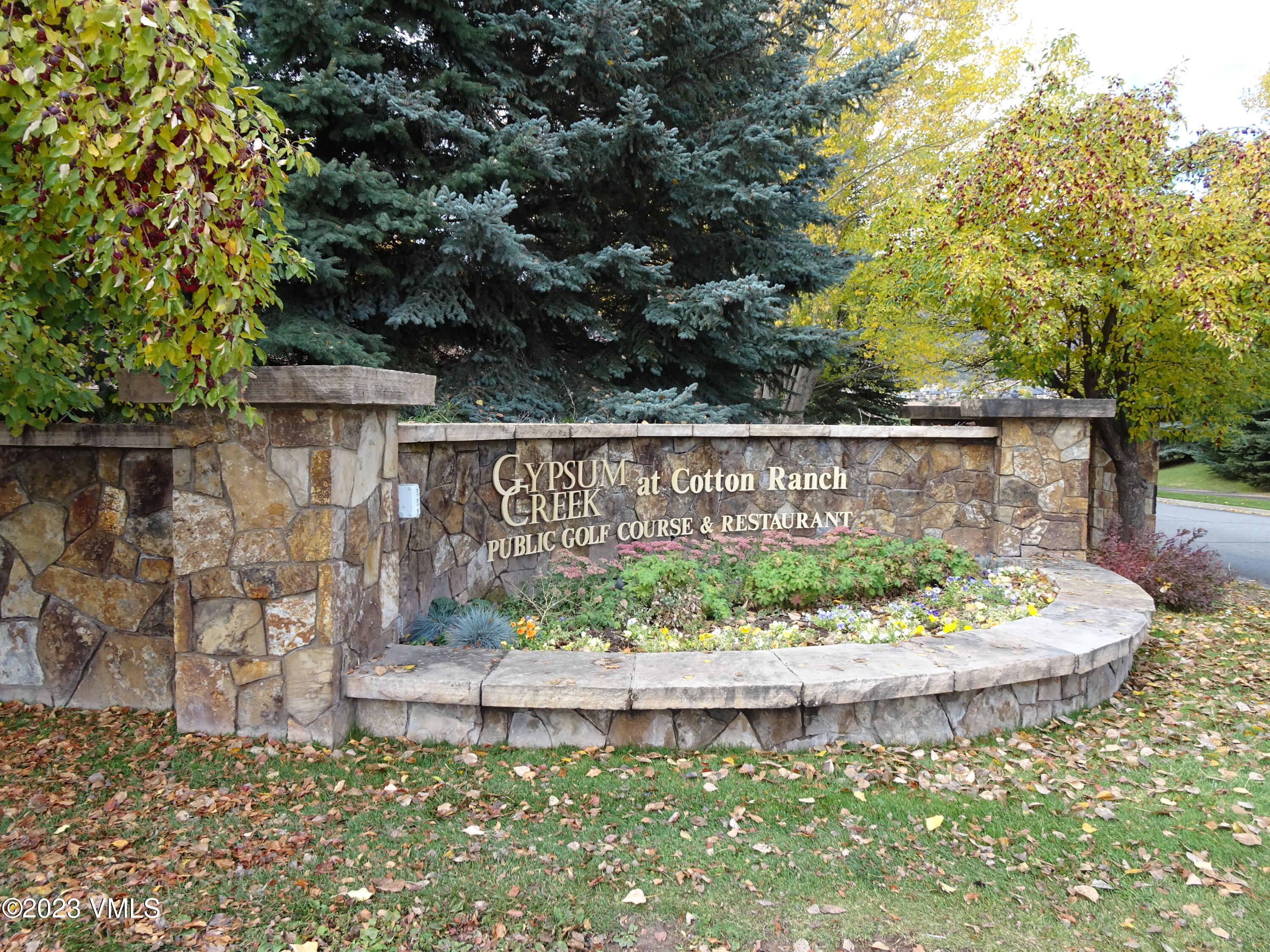 230 Timberwolf Gypsum, CO 81637 - Photo 18 of 34 a sign that is sitting in front of a tree