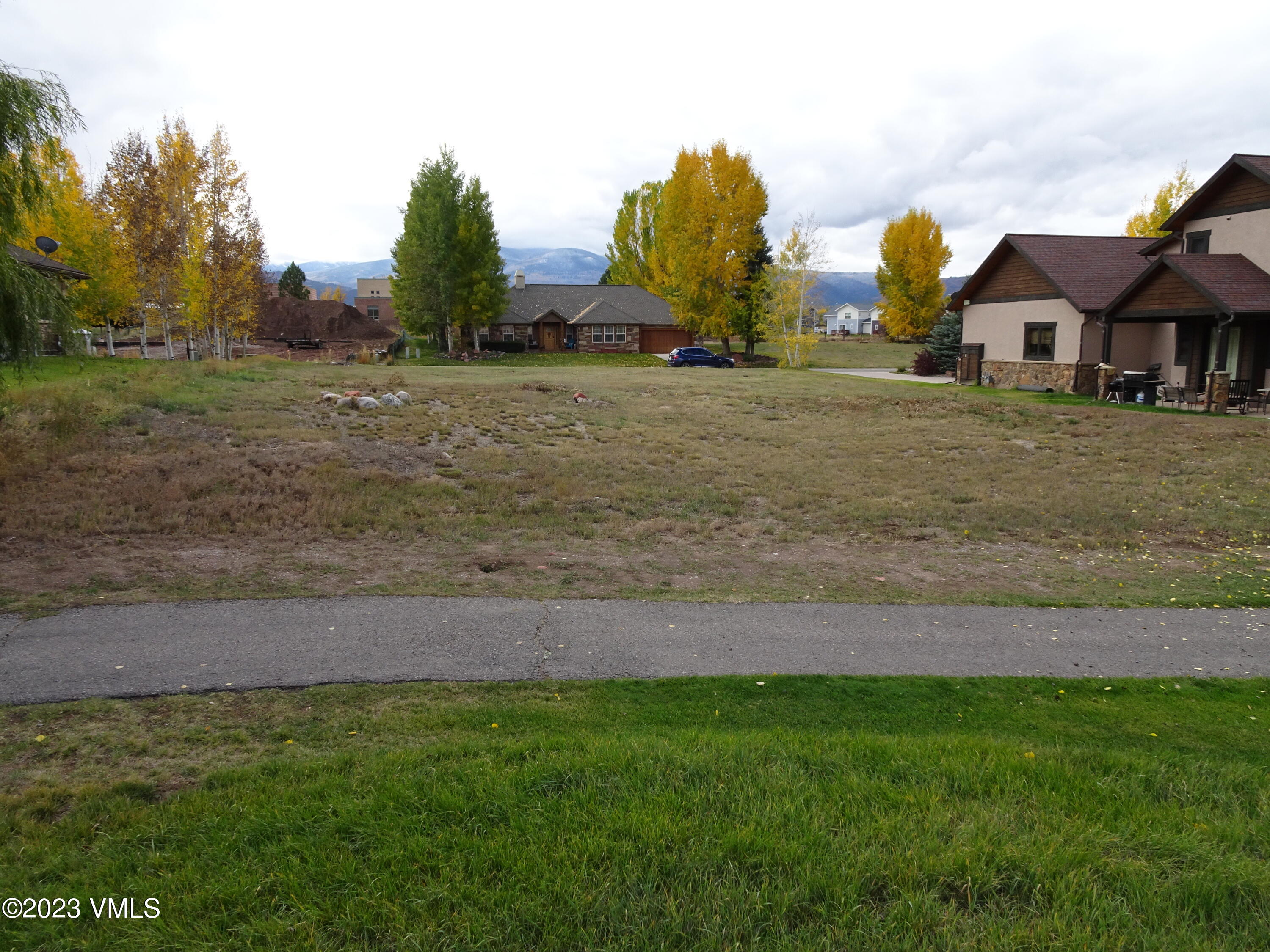 230 Timberwolf Gypsum, CO 81637 - Photo 10 of 34 a front view of a house with garden
