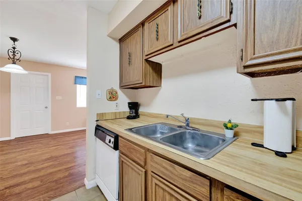 $165,900 | 11002 Hammerly Boulevard, Unit 69, Houston, TX 77043