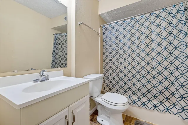 $176,500 | 11002 Hammerly Boulevard, Unit 69, Houston, TX 77043