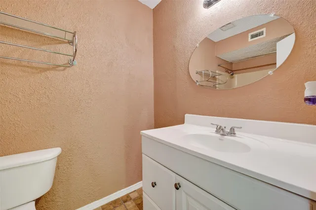 $176,500 | 11002 Hammerly Boulevard, Unit 69, Houston, TX 77043