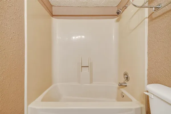 $165,900 | 11002 Hammerly Boulevard, Unit 69, Houston, TX 77043