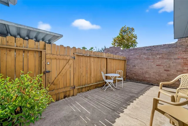 $176,500 | 11002 Hammerly Boulevard, Unit 69, Houston, TX 77043