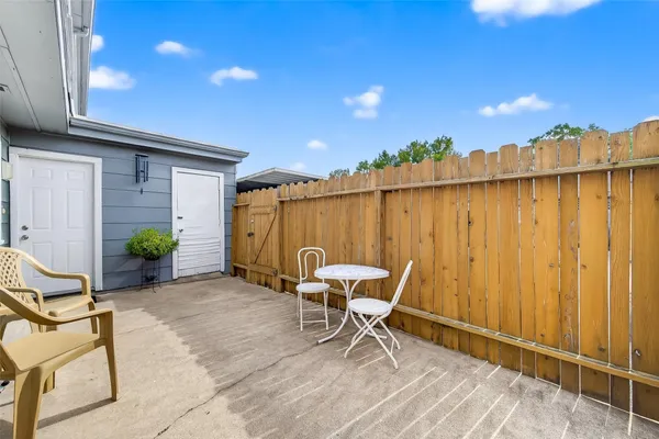 $165,900 | 11002 Hammerly Boulevard, Unit 69, Houston, TX 77043