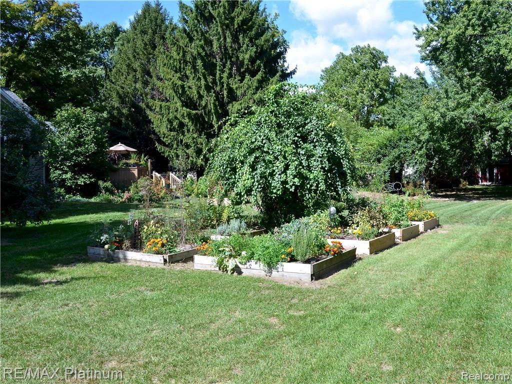 17860 Garvey Road Chelsea, MI 48118 - Photo 27 of 31 Raised Bed Gardens