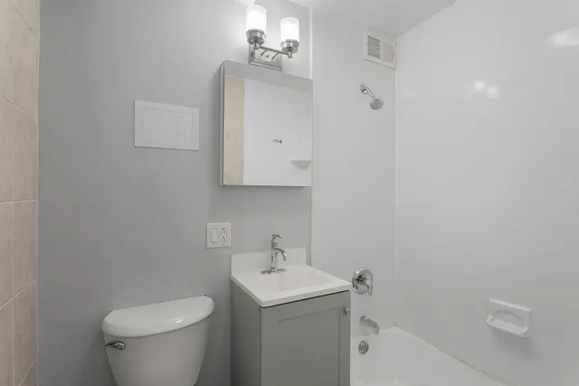 $1,625 | 7710 North Sheridan Road, Unit 101, Chicago, IL 60626