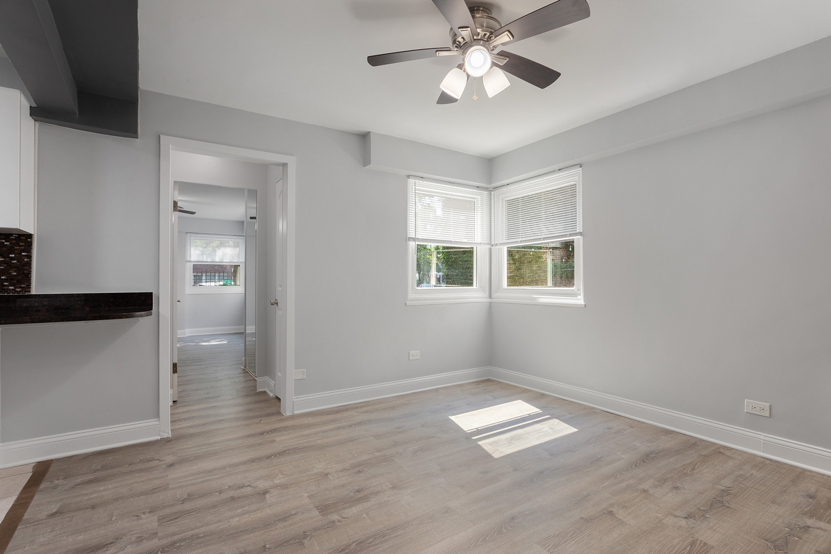 7710 North Sheridan Road, Unit 101 Chicago, IL 60626 - Photo 3 of 14