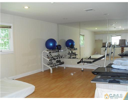 1198 Inman Avenue Edison, NJ 08820 - Photo 18 of 21 Gallery Image 18