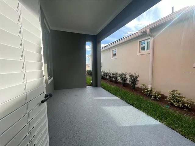 a view of back yard of the house