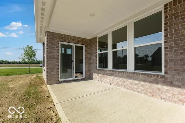 $339,999 | 1023 Grassy Br Drive, Indianapolis, IN 46239