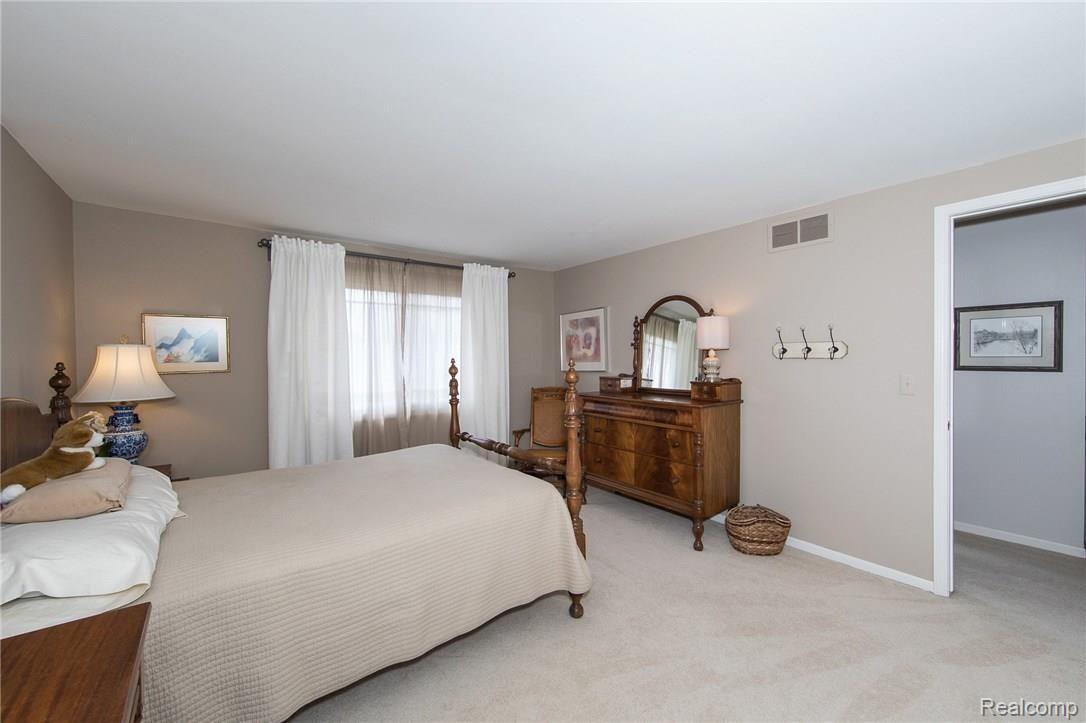 46670 Strathmore Road Plymouth, MI 48170 - Photo 29 of 41 46670Strathmoore-20.jpg