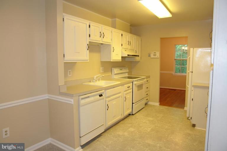 2274 Gunsmith Square Reston, VA 20191 - Photo 5 of 16 Kitchen #2