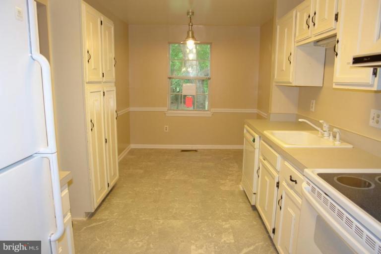 2274 Gunsmith Square Reston, VA 20191 - Photo 6 of 16 Breakfast Area
