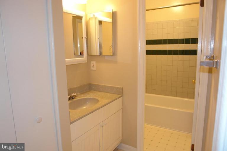 2274 Gunsmith Square Reston, VA 20191 - Photo 7 of 16 Bath #1