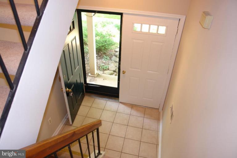2274 Gunsmith Square Reston, VA 20191 - Photo 9 of 16 Entrance / Foyer