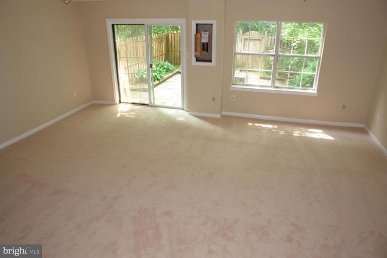 2274 Gunsmith Square Reston, VA 20191 - Photo 10 of 16 Family Room