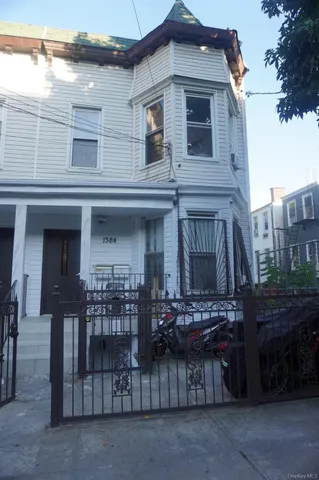 $825,000 | 1384 Clinton Avenue | Morrisania
