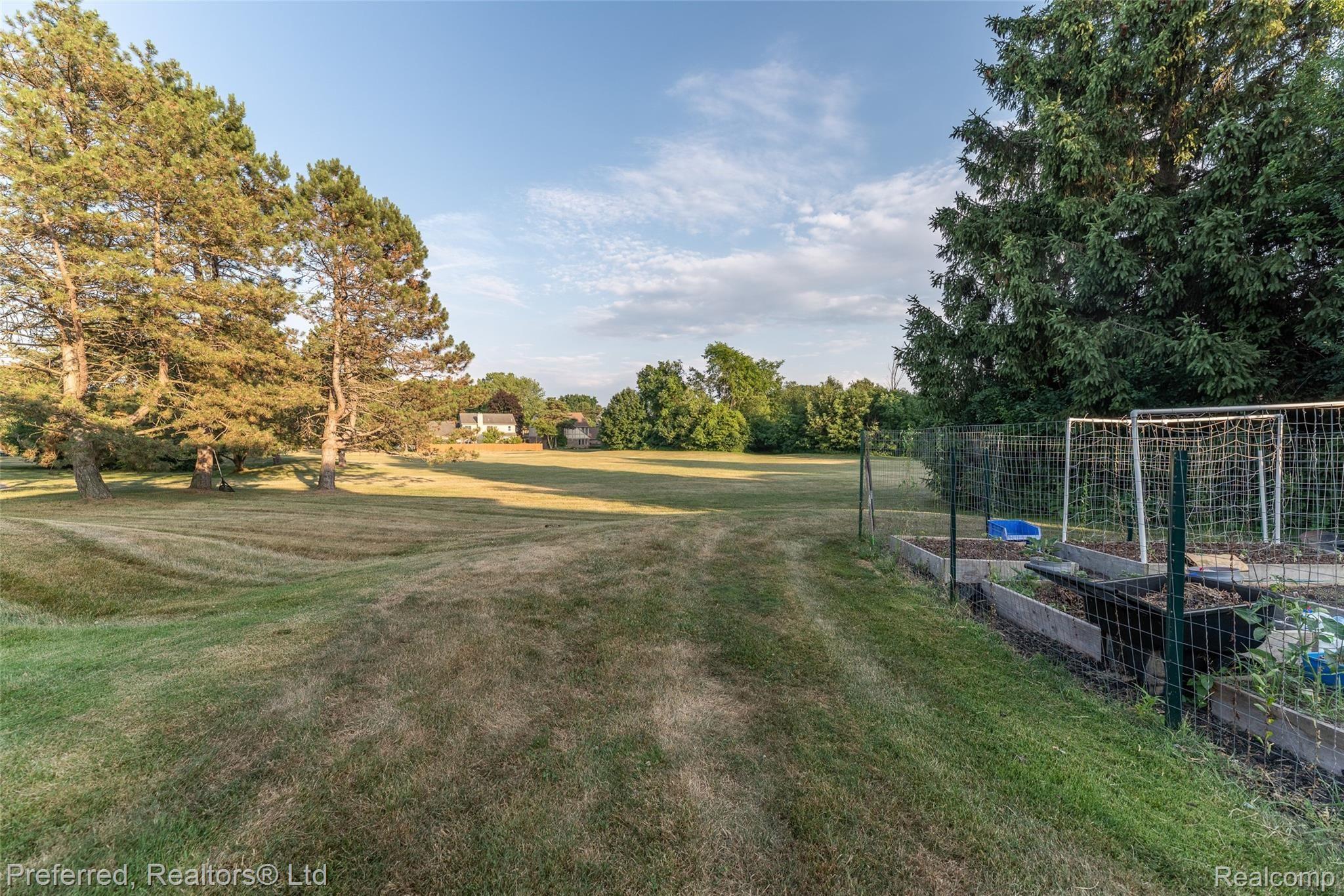 31170 Country Ridge Circle Farmington, MI 48331 - Photo 48 of 56 DSC_1139.jpg