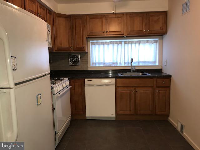 8843 Blue Grass Road Philadelphia, PA 19152 - Photo 8 of 19 Gallery Image 8