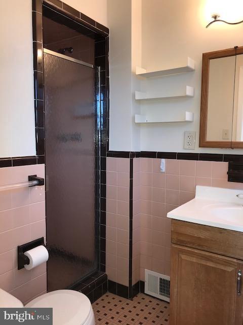 8843 Blue Grass Road Philadelphia, PA 19152 - Photo 10 of 19 Gallery Image 10