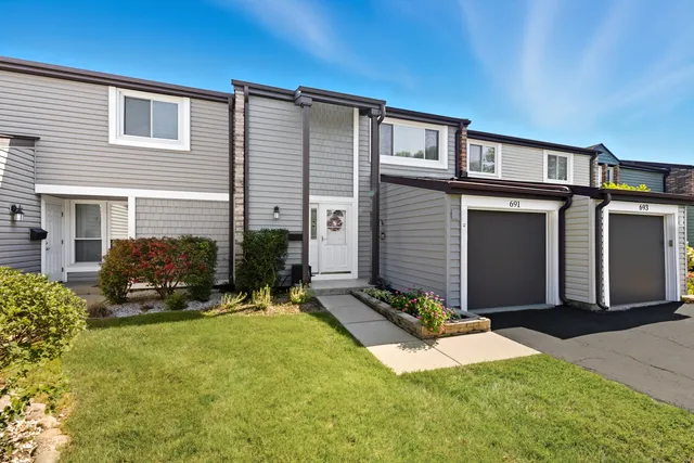 $355,000 | 691 Lakeside Cir Drive, Wheeling, IL 60090