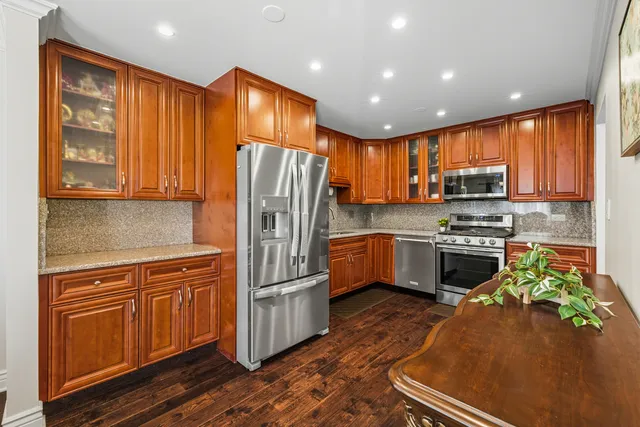 $355,000 | 691 Lakeside Cir Drive, Wheeling, IL 60090