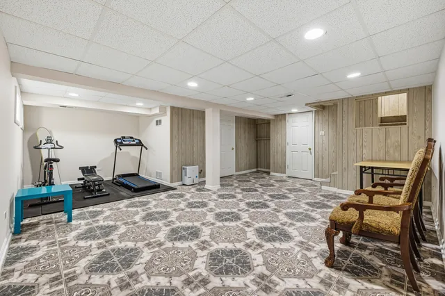 $355,000 | 691 Lakeside Cir Drive, Wheeling, IL 60090