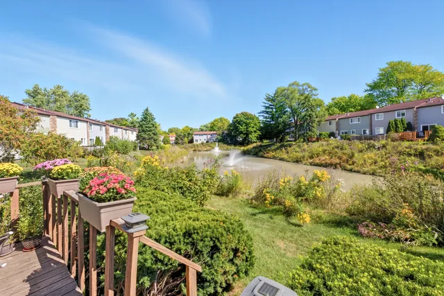 $355,000 | 691 Lakeside Cir Drive, Wheeling, IL 60090