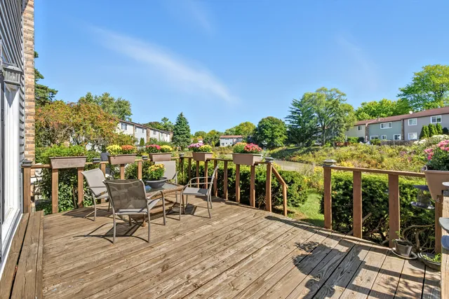 $355,000 | 691 Lakeside Cir Drive, Wheeling, IL 60090