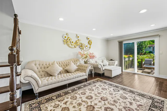 $355,000 | 691 Lakeside Cir Drive, Wheeling, IL 60090