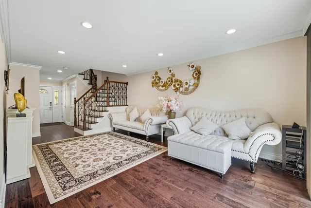 $355,000 | 691 Lakeside Cir Drive, Wheeling, IL 60090