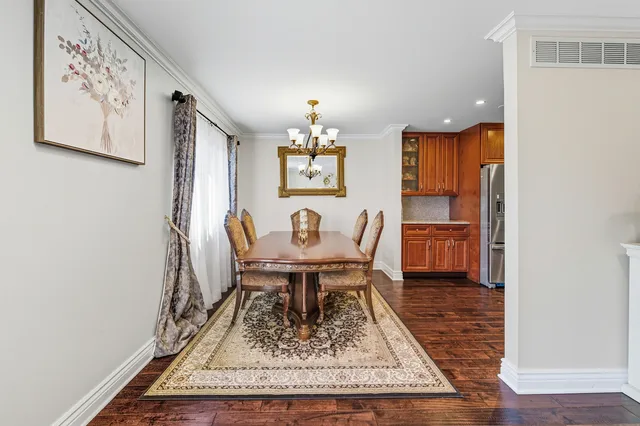 $355,000 | 691 Lakeside Cir Drive, Wheeling, IL 60090