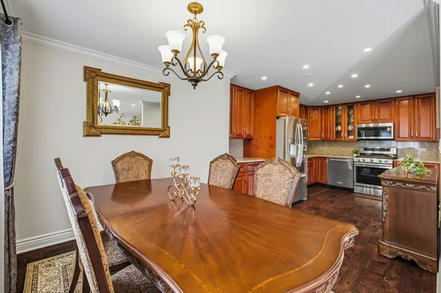 $355,000 | 691 Lakeside Cir Drive, Wheeling, IL 60090