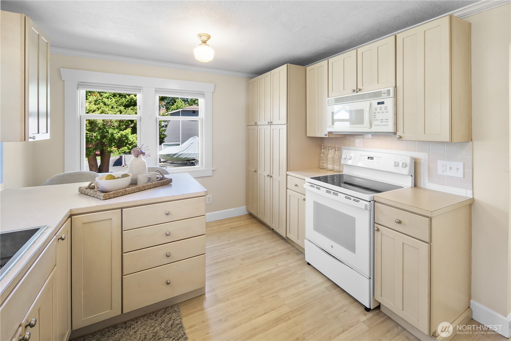 8920 240th Street Southwest Edmonds, WA 98026 - Photo 9 of 39