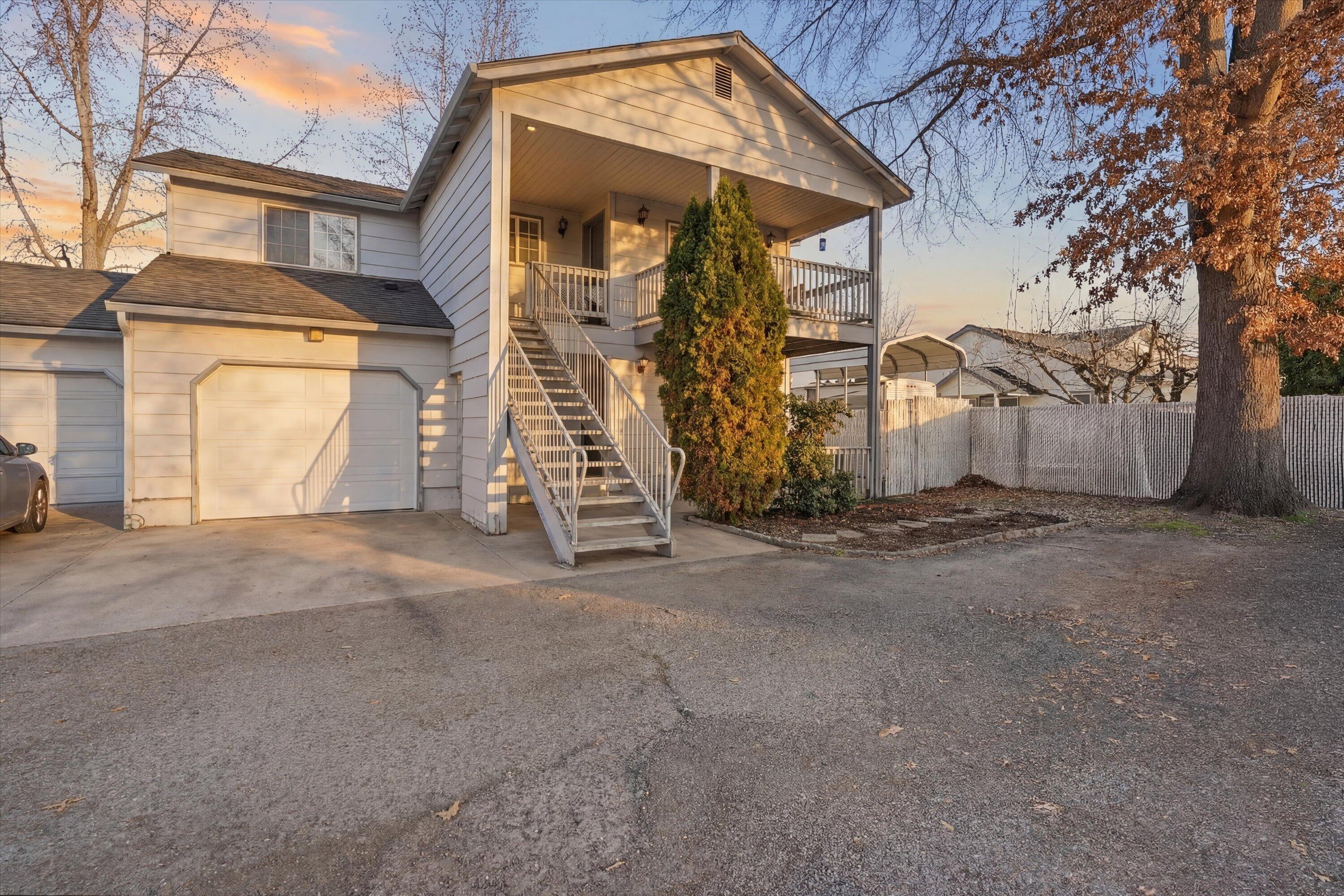 512 Village Drive Central Point, OR 97502 - Photo 2 of 23