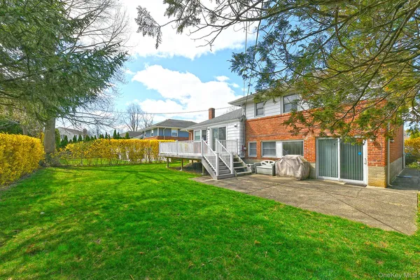 $1,210,000 | 53 Stuart Drive, Syosset, NY 11791