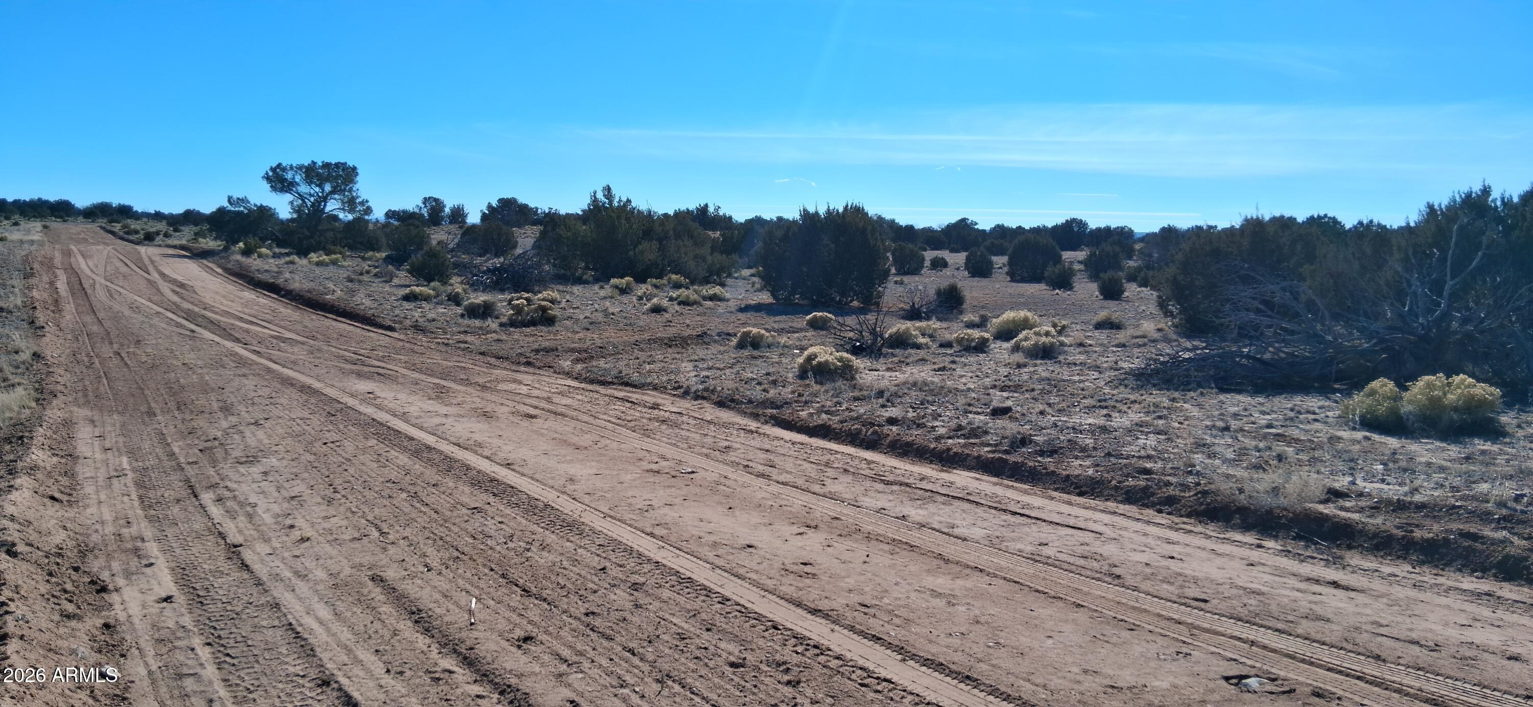24 County Rd N6578, Unit 857 St. Johns, AZ 85936 - Photo 15 of 22 a view of a dry yard with wooden fence
