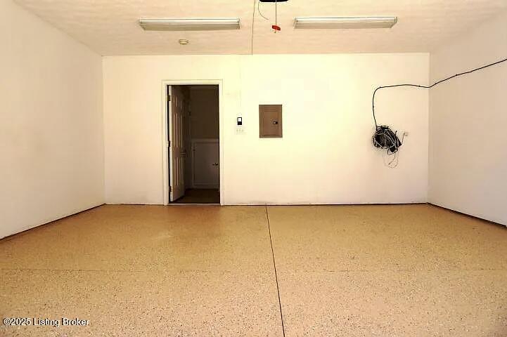 7816 Turtle Run Court, Unit CTF Prospect, KY 40059 - Photo 4 of 20 Garage