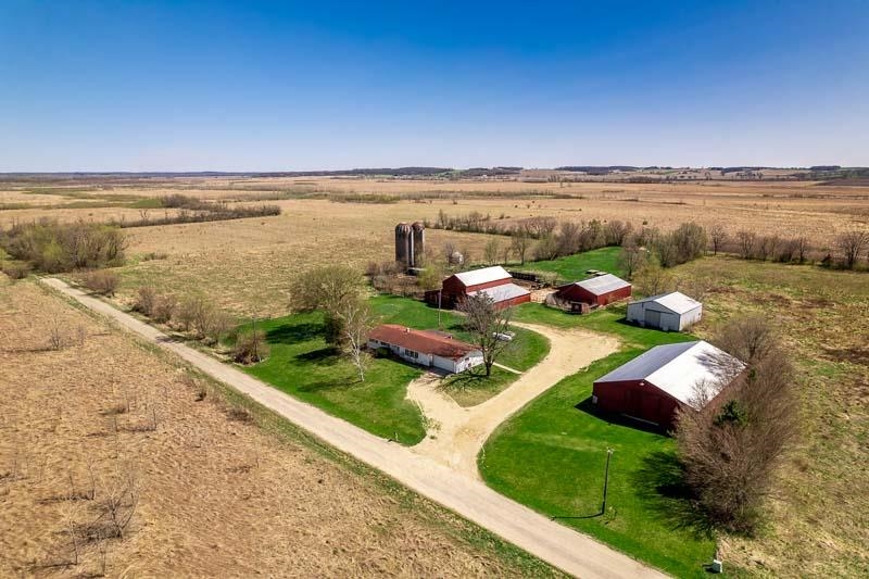 17427 West Douglas Road Brodhead, WI 53520 - Photo 4 of 89