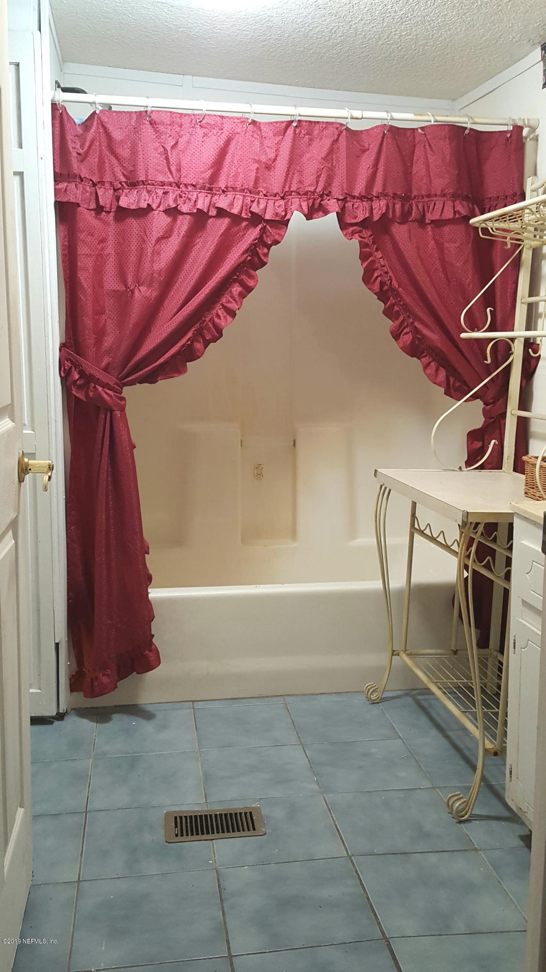 11352 Guinn Road Jacksonville, FL 32218 - Photo 16 of 26 Bathroom 2