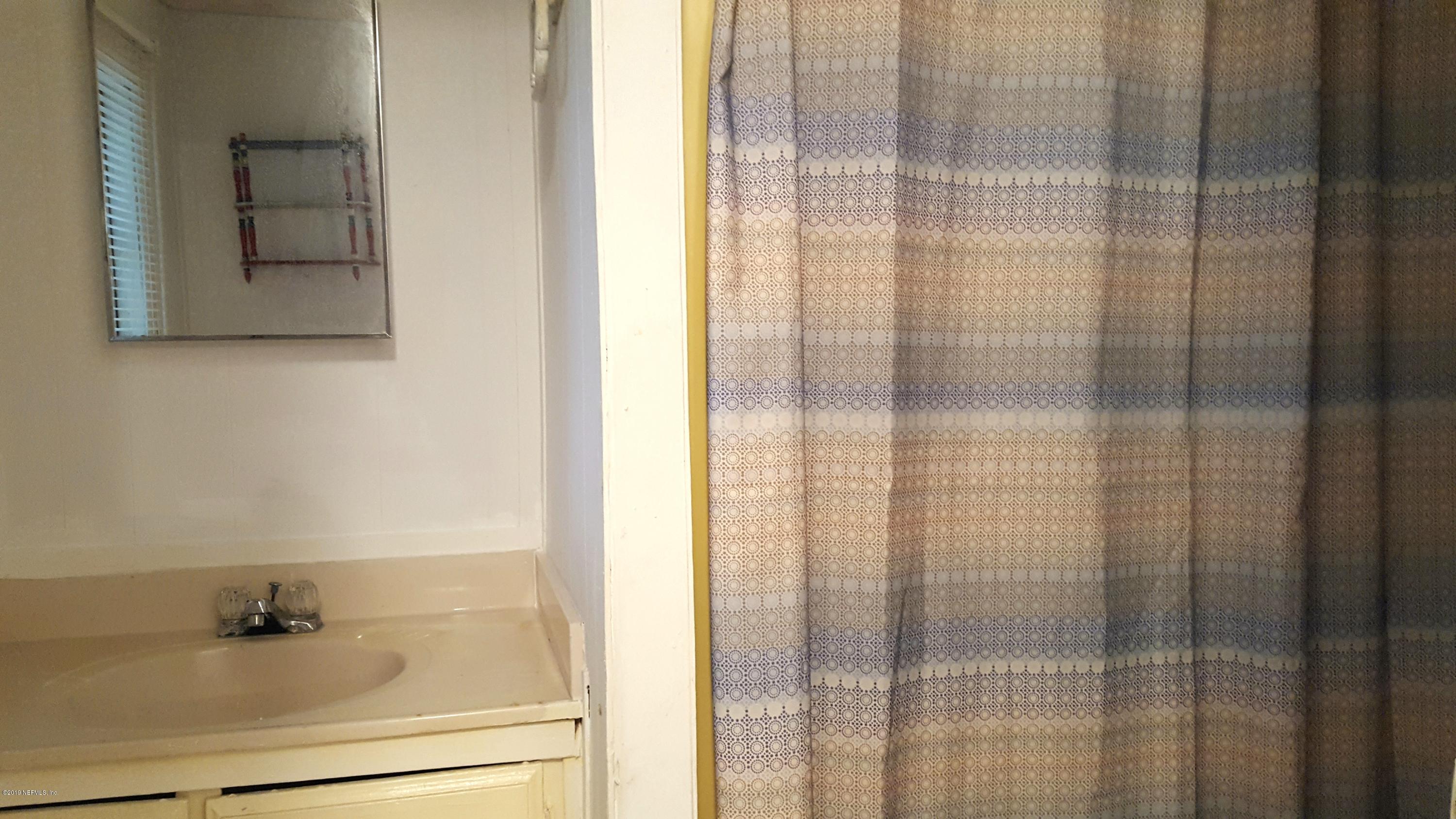 11352 Guinn Road Jacksonville, FL 32218 - Photo 18 of 26 Bathroom 3