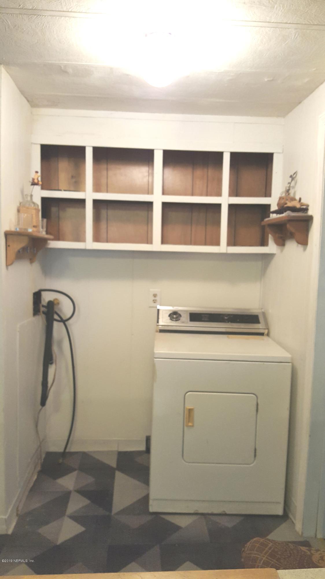 11352 Guinn Road Jacksonville, FL 32218 - Photo 19 of 26 Laundry Room