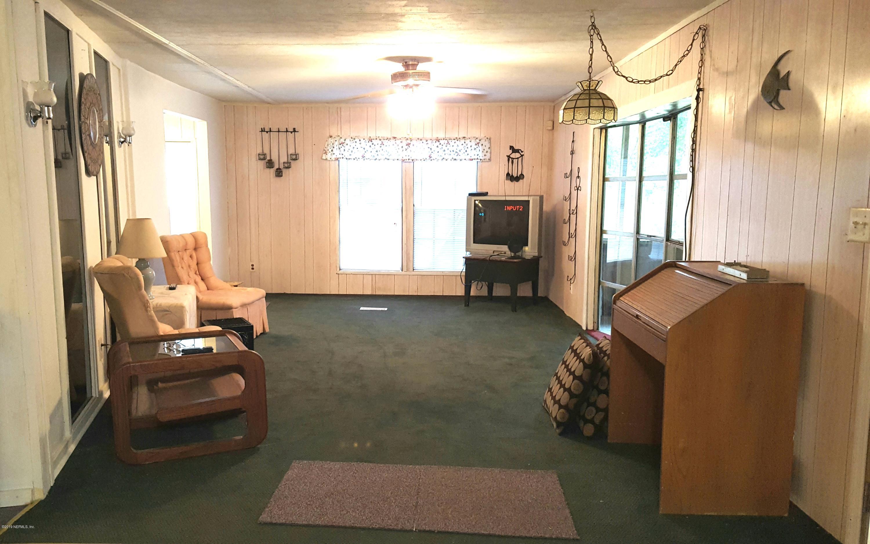 11352 Guinn Road Jacksonville, FL 32218 - Photo 4 of 26 Living Room