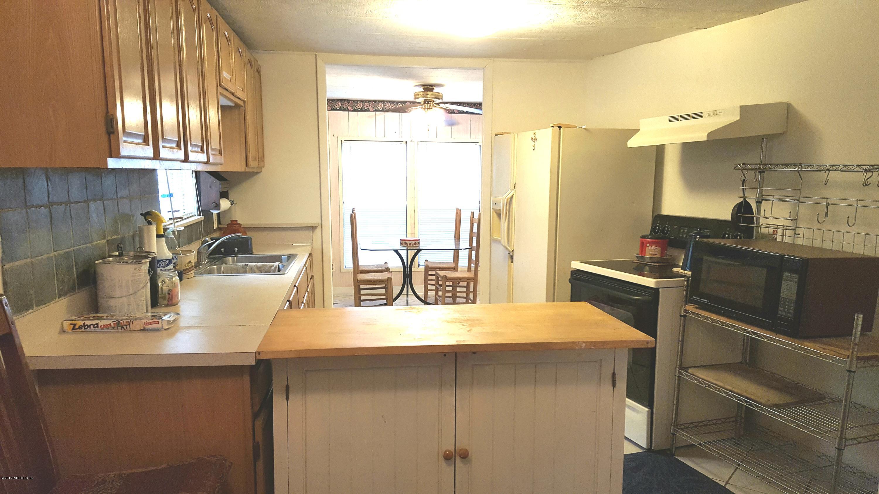 11352 Guinn Road Jacksonville, FL 32218 - Photo 6 of 26 Kitchen