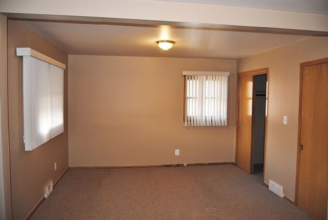 18565 Michael Eastpointe, MI 48021 - Photo 13 of 19 31105032-12.JPG