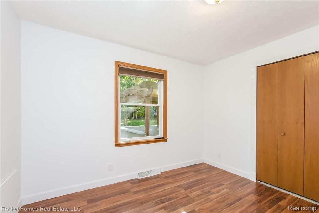 17301 Waterloo Road Chelsea, MI 48118 - Photo 11 of 28 017-Bedroom-4961011-medium.jpg